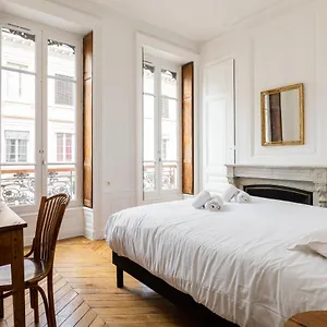 dify-castries-quartier-ainay.hotels-rhonealpes.com/